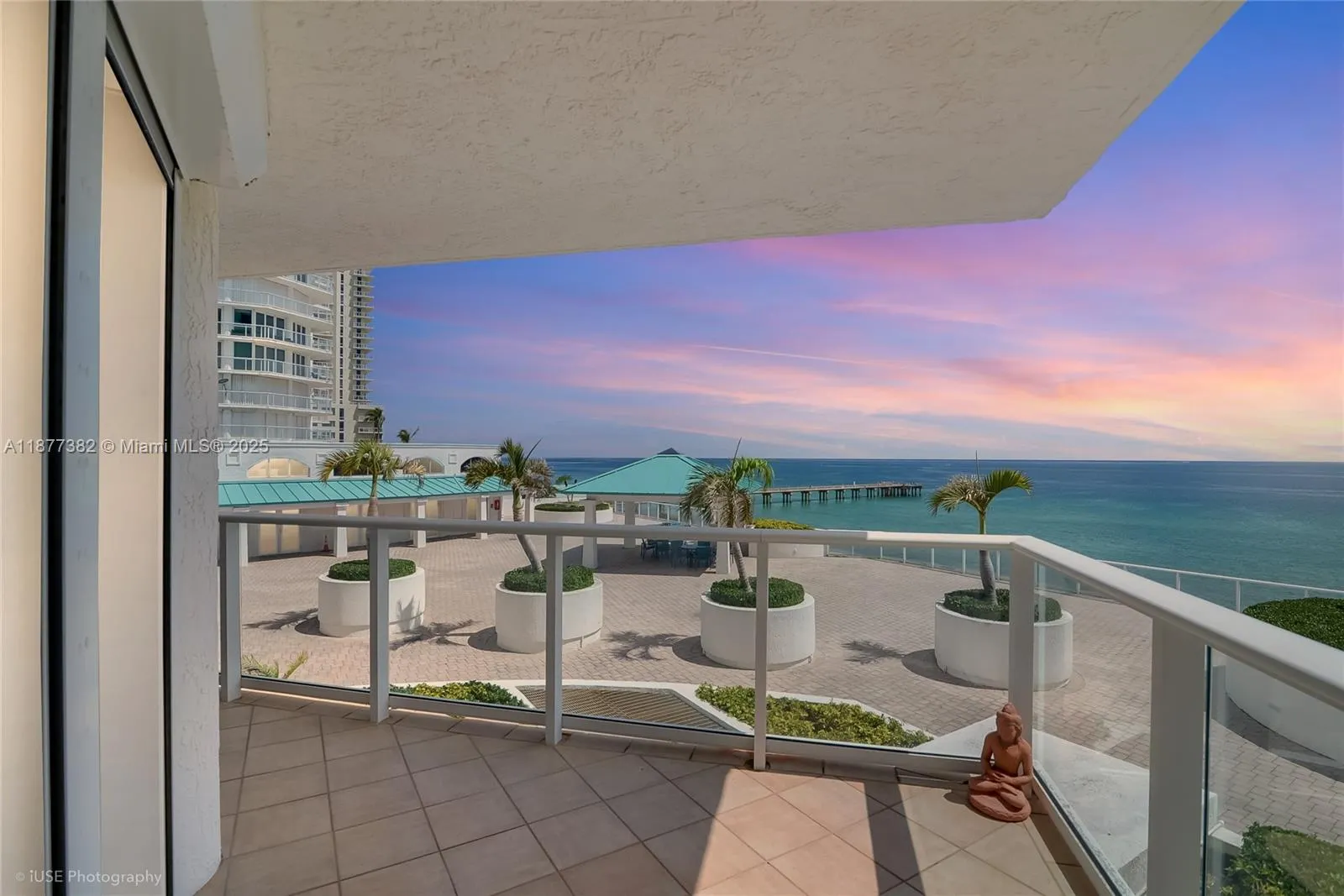 16445 Collins Ave, #526