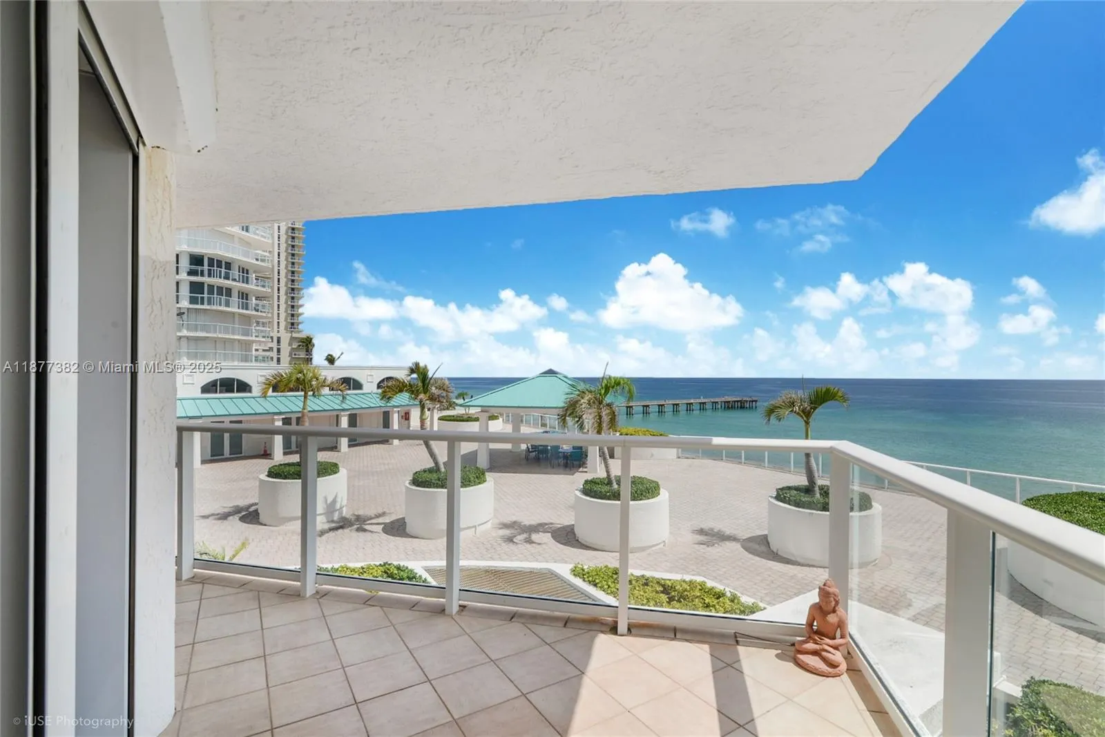 16445 Collins Ave, #526