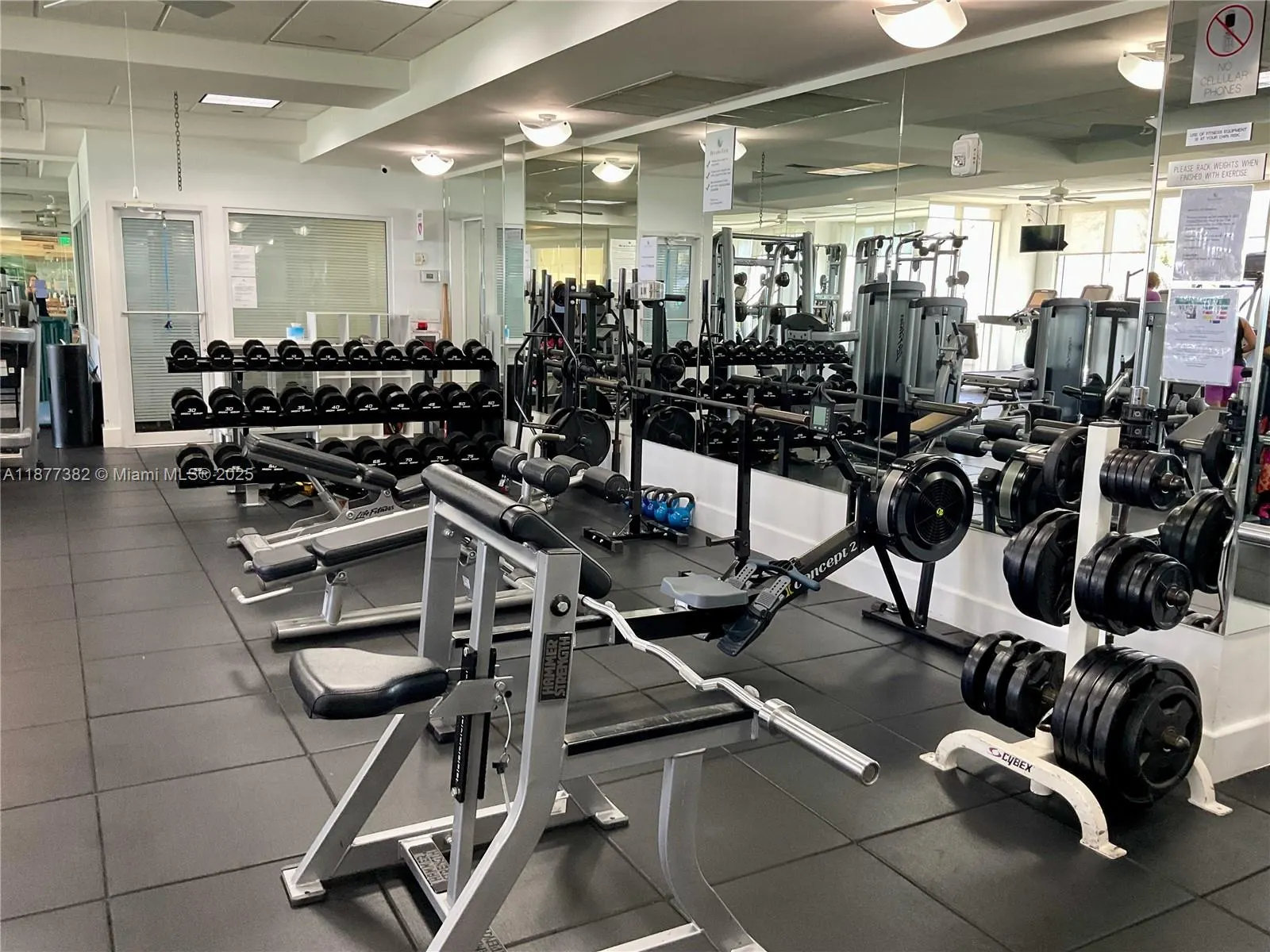 16445 Collins Ave, #526