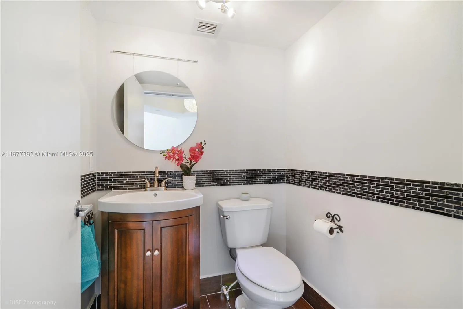 16445 Collins Ave, #526