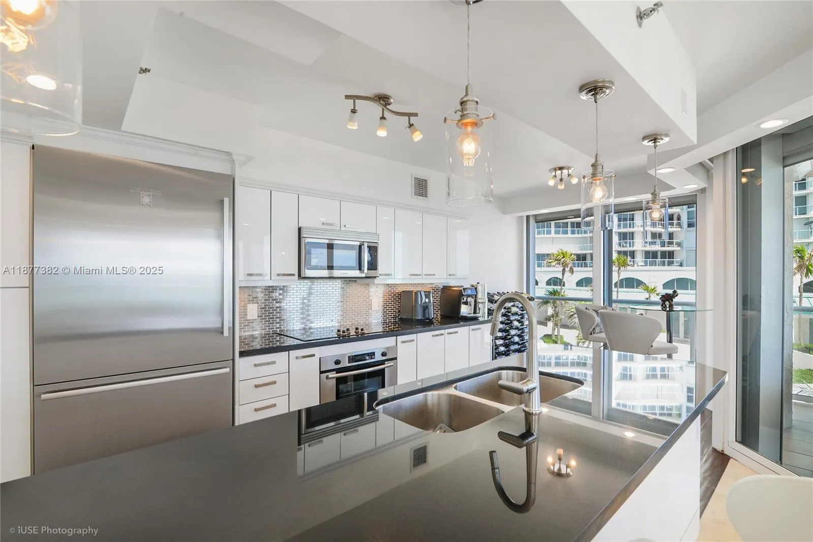 16445 Collins Ave, #526