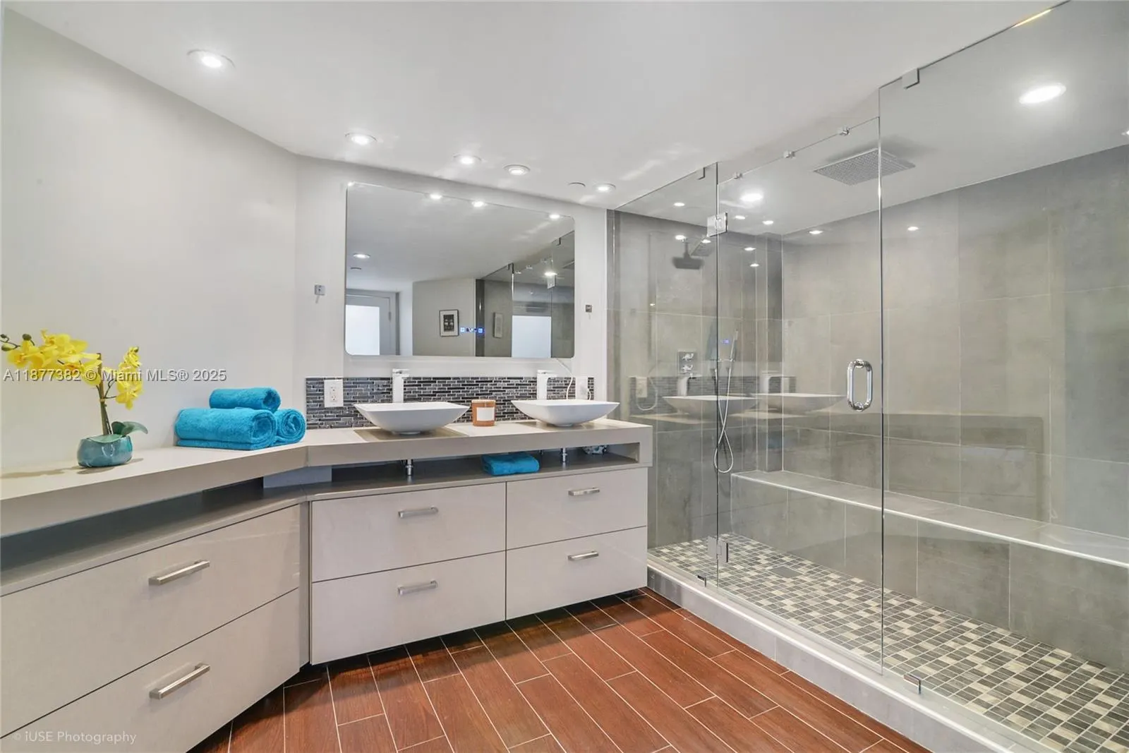 16445 Collins Ave, #526