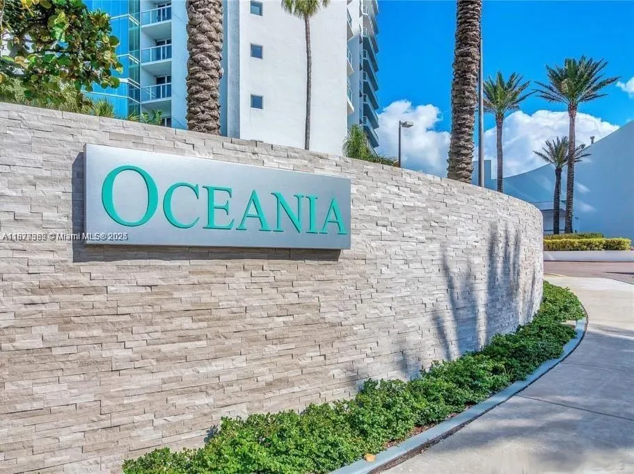 16445 Collins Ave, #526