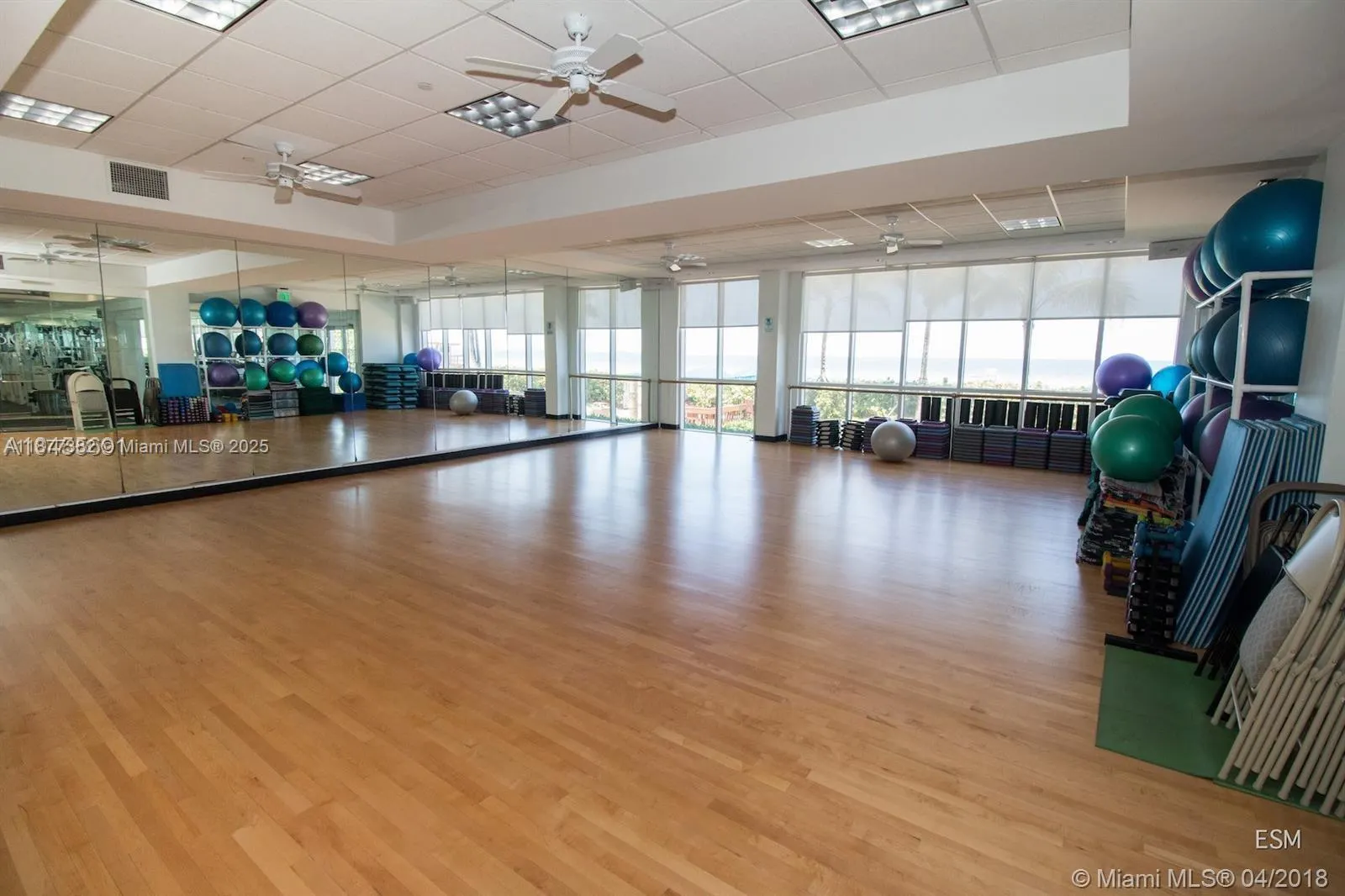 16445 Collins Ave, #526