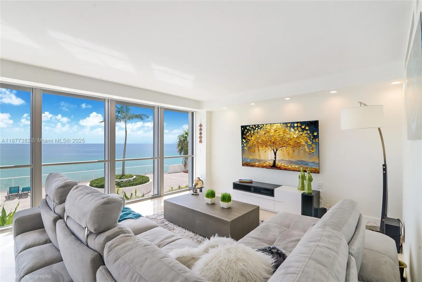 16445 Collins Ave, #526