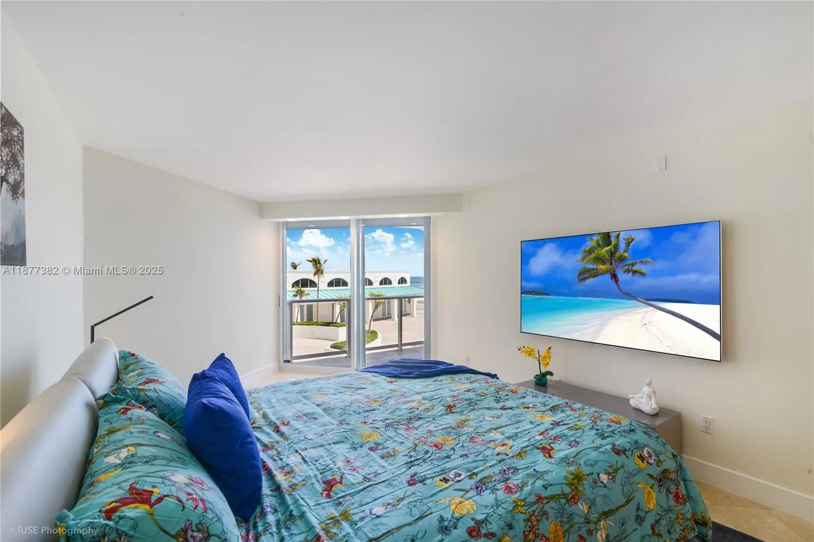 16445 Collins Ave, #526