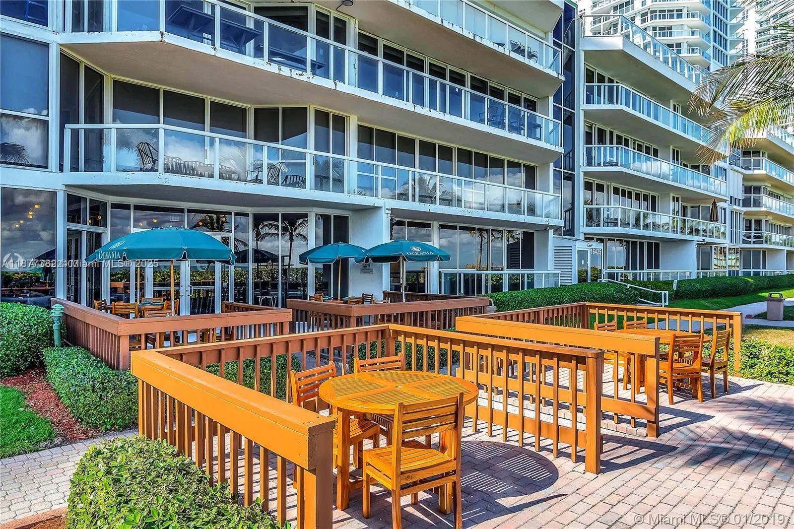 16445 Collins Ave, #526