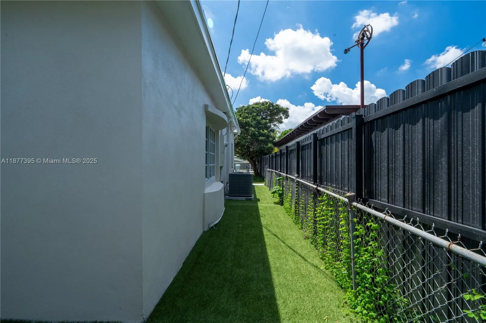 323 NW 104th Ter