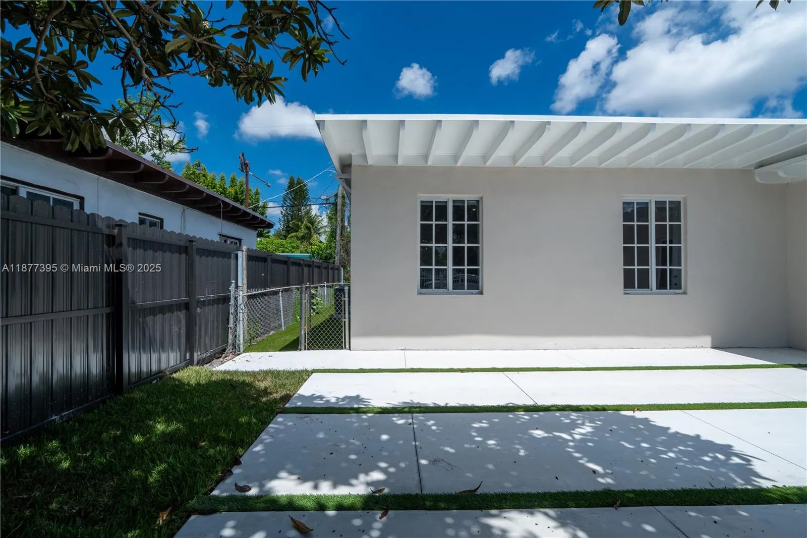 323 NW 104th Ter