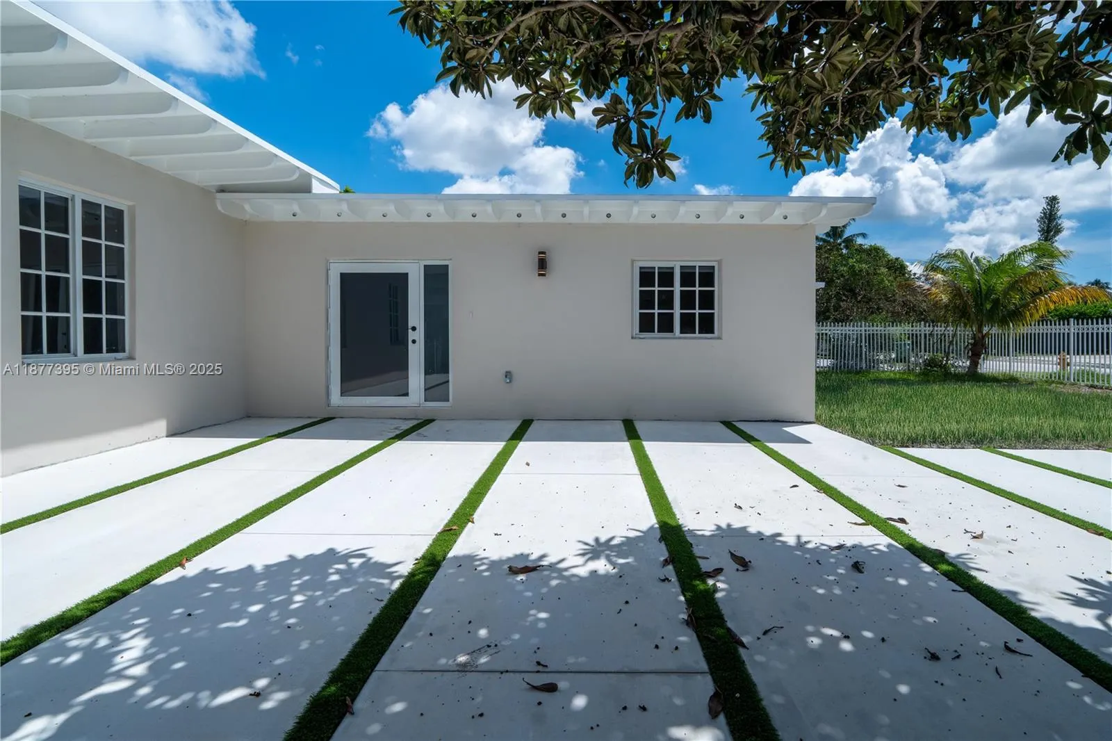 323 NW 104th Ter