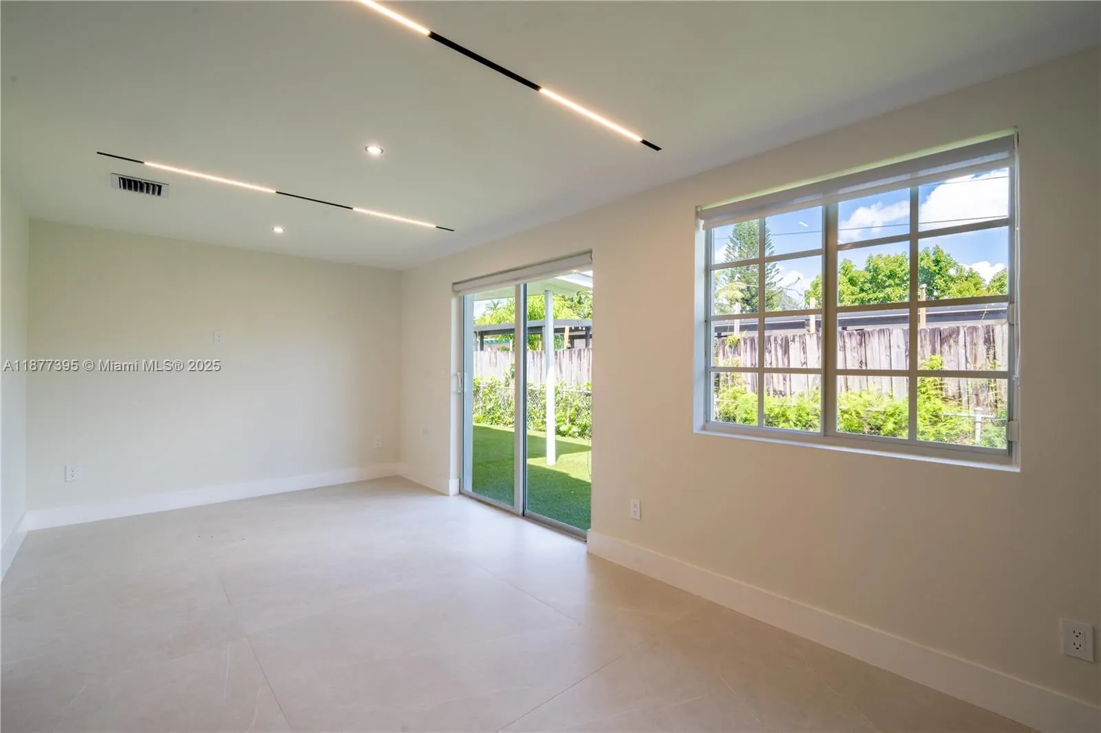 323 NW 104th Ter