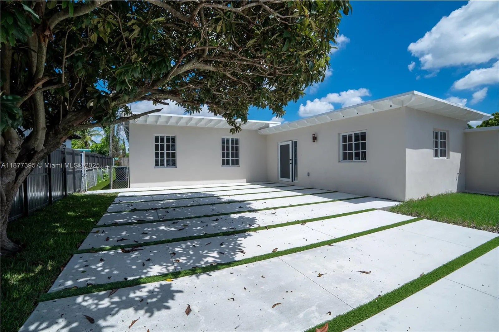 323 NW 104th Ter