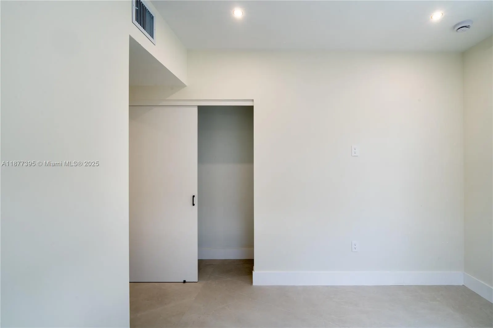 323 NW 104th Ter