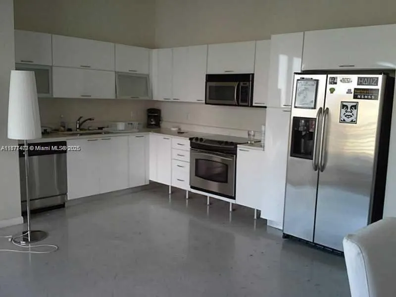 234 NE 3rd St, #902
