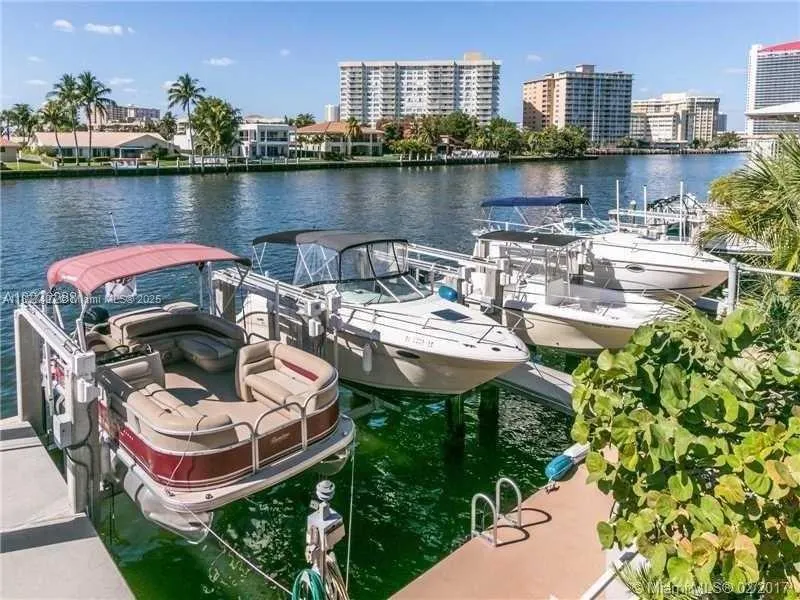 1980 S Ocean Dr, #9M