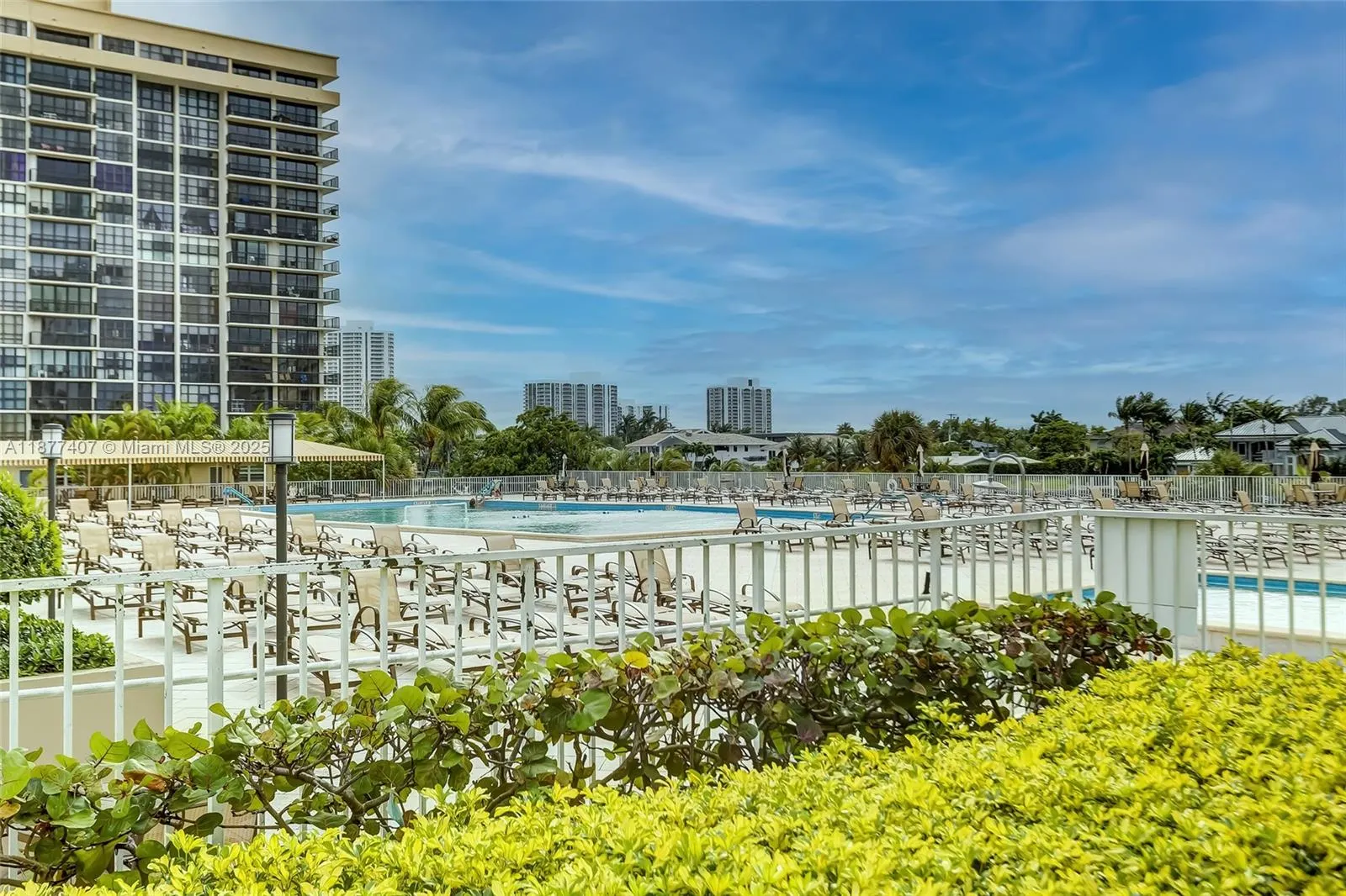 1980 S Ocean Dr, #9M