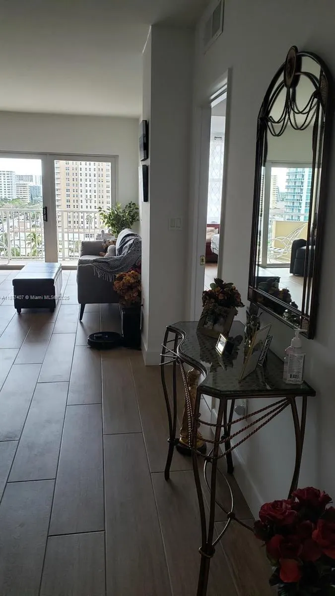 1980 S Ocean Dr, #9M