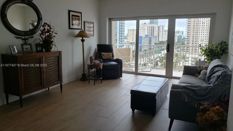 1980 S Ocean Dr, #9M