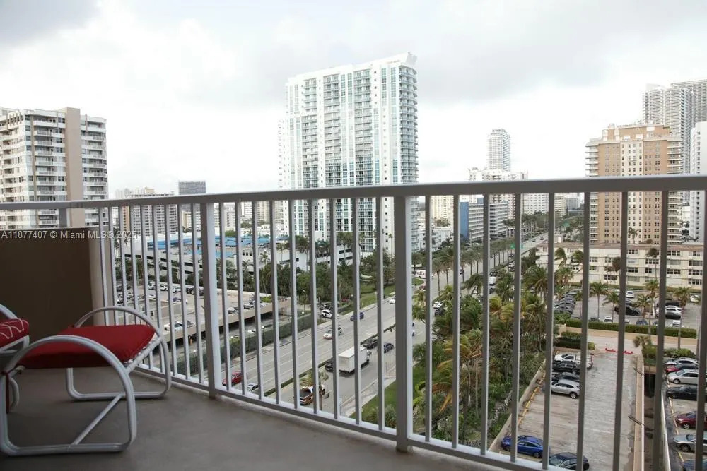1980 S Ocean Dr, #9M