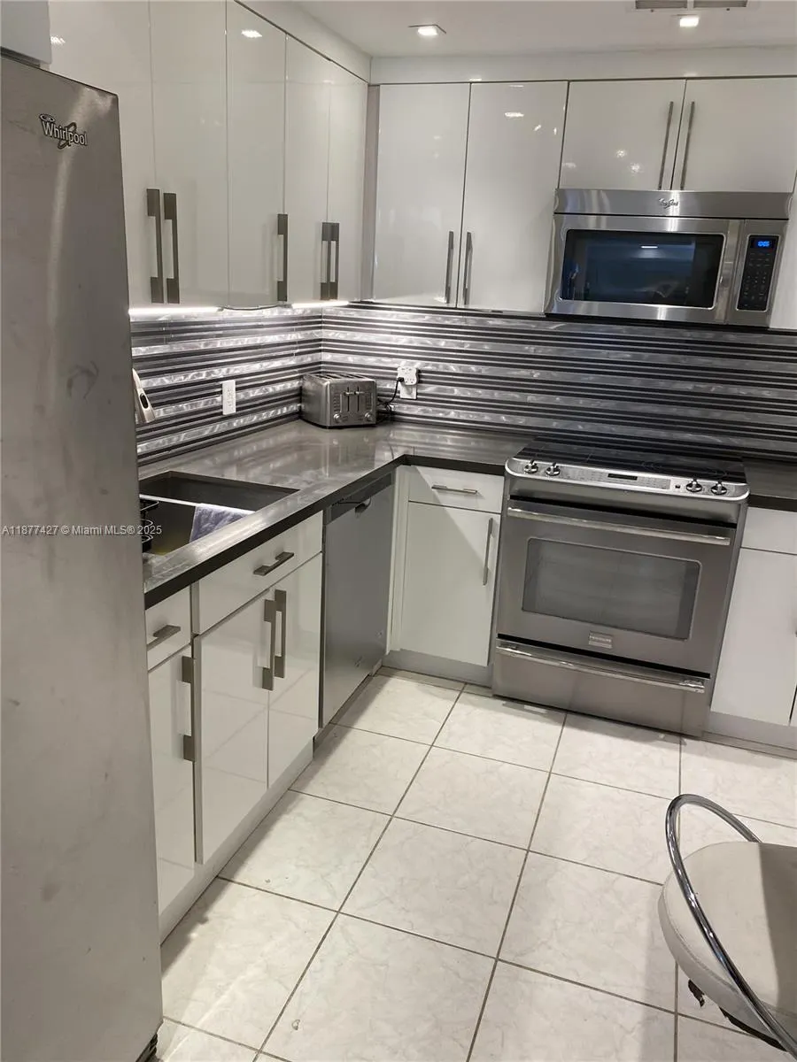 10185 Collins Ave, #319