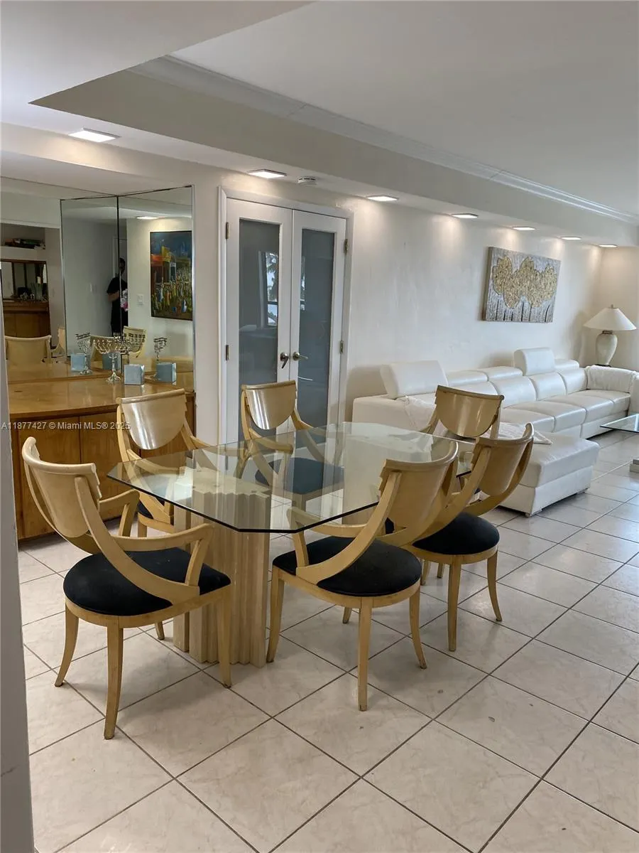 10185 Collins Ave, #319