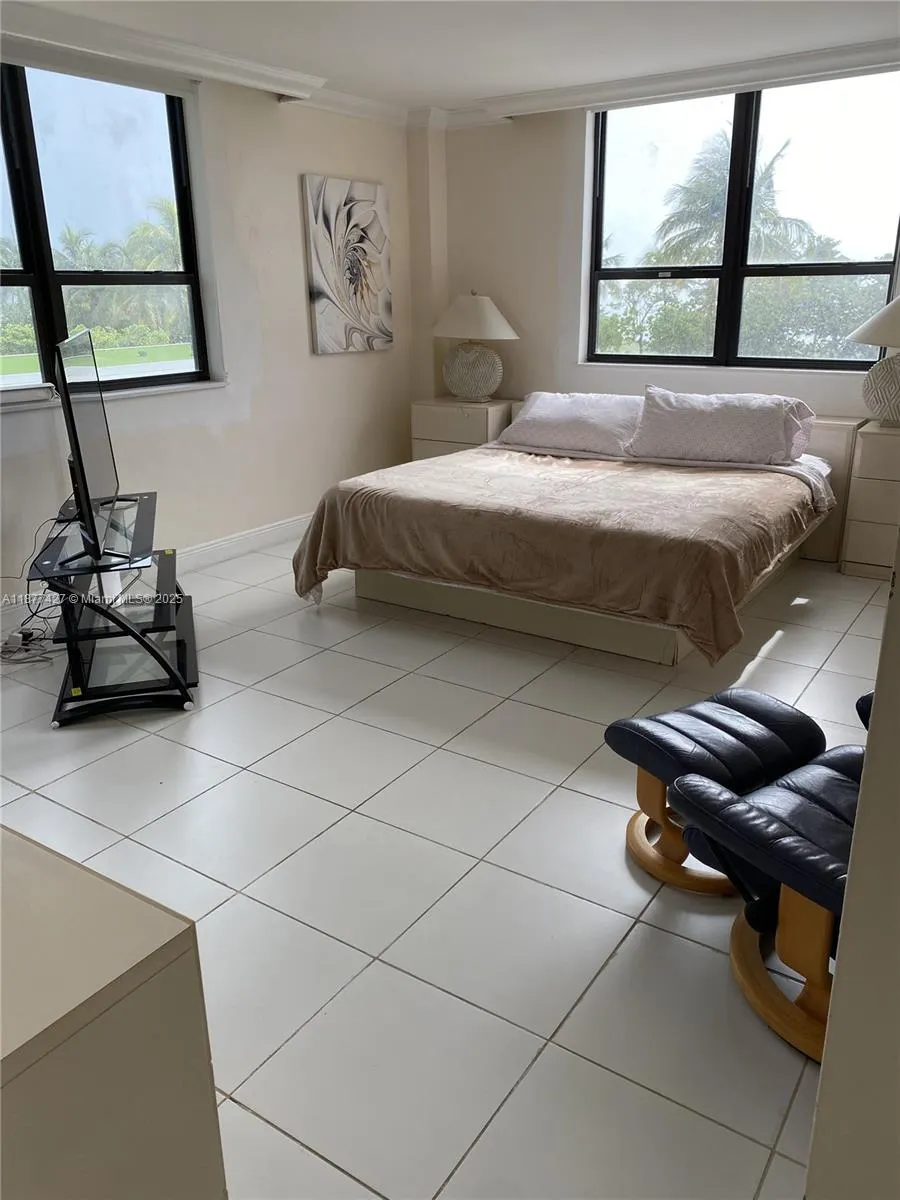 10185 Collins Ave, #319