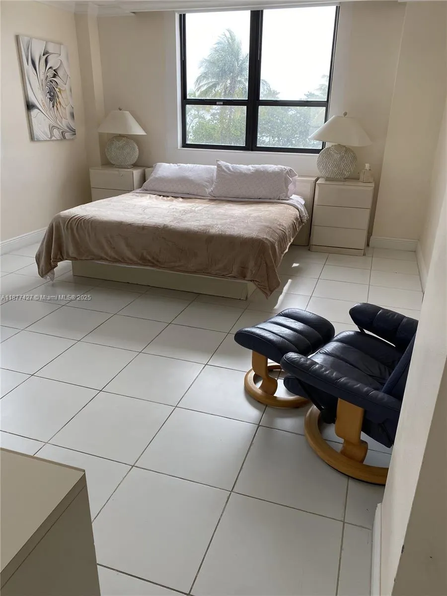 10185 Collins Ave, #319