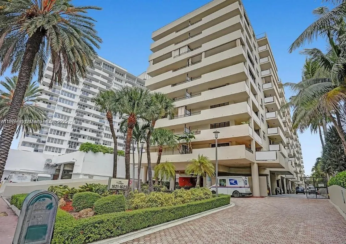 1621 Collins Ave, #705