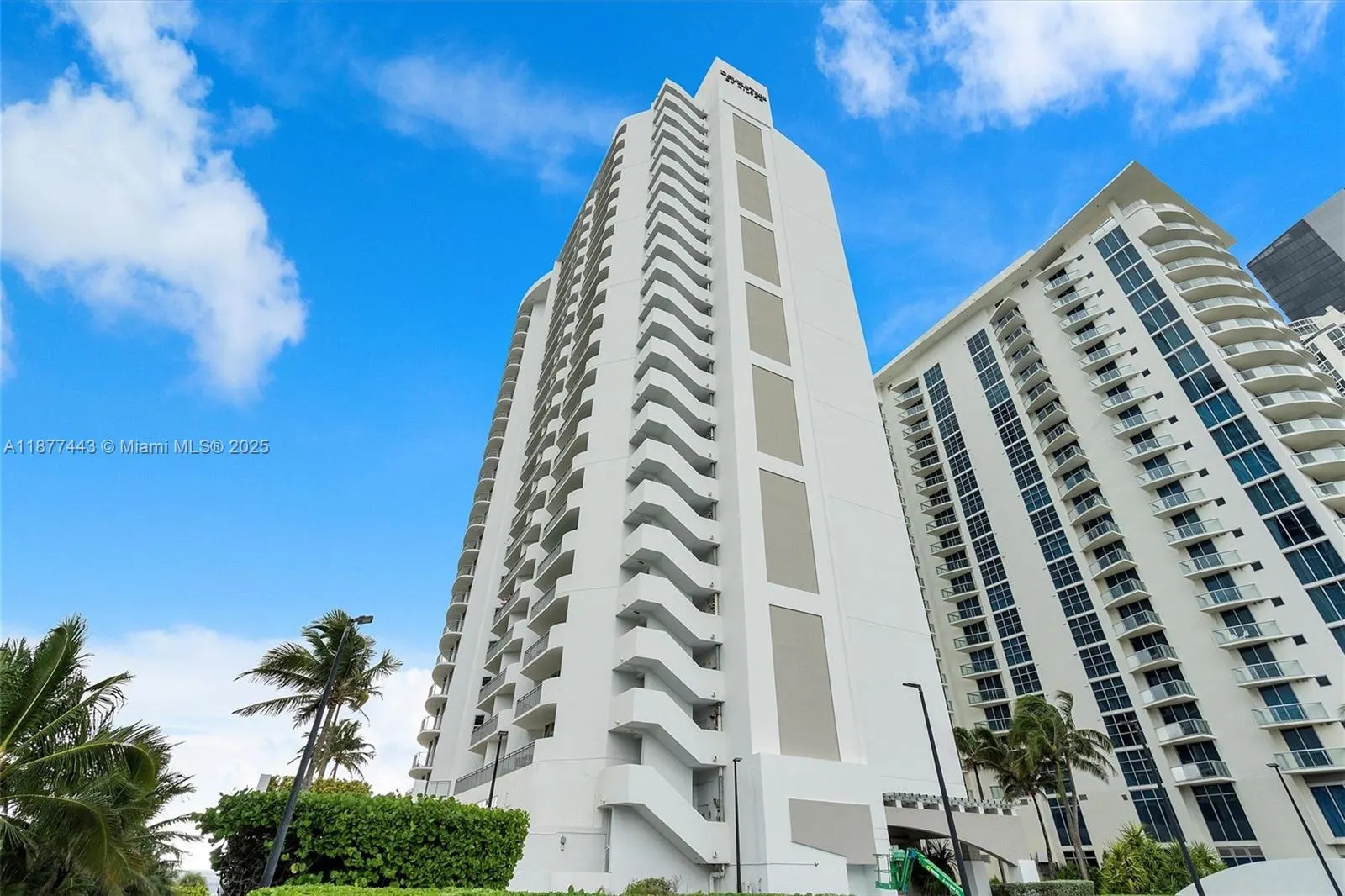 17375 Collins Ave, #1507