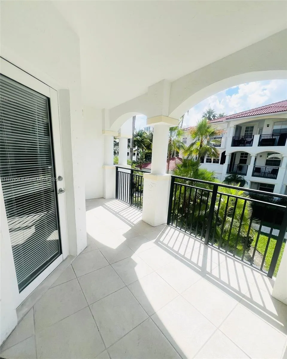 3235 NE 184th St, #11203
