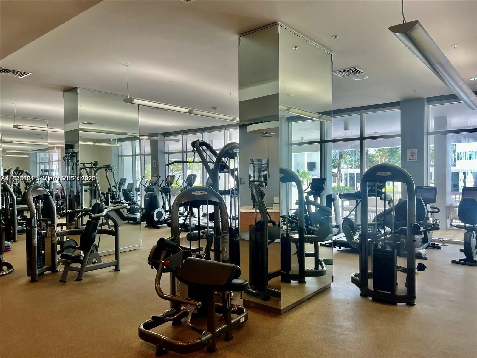 10275 Collins Ave, #323