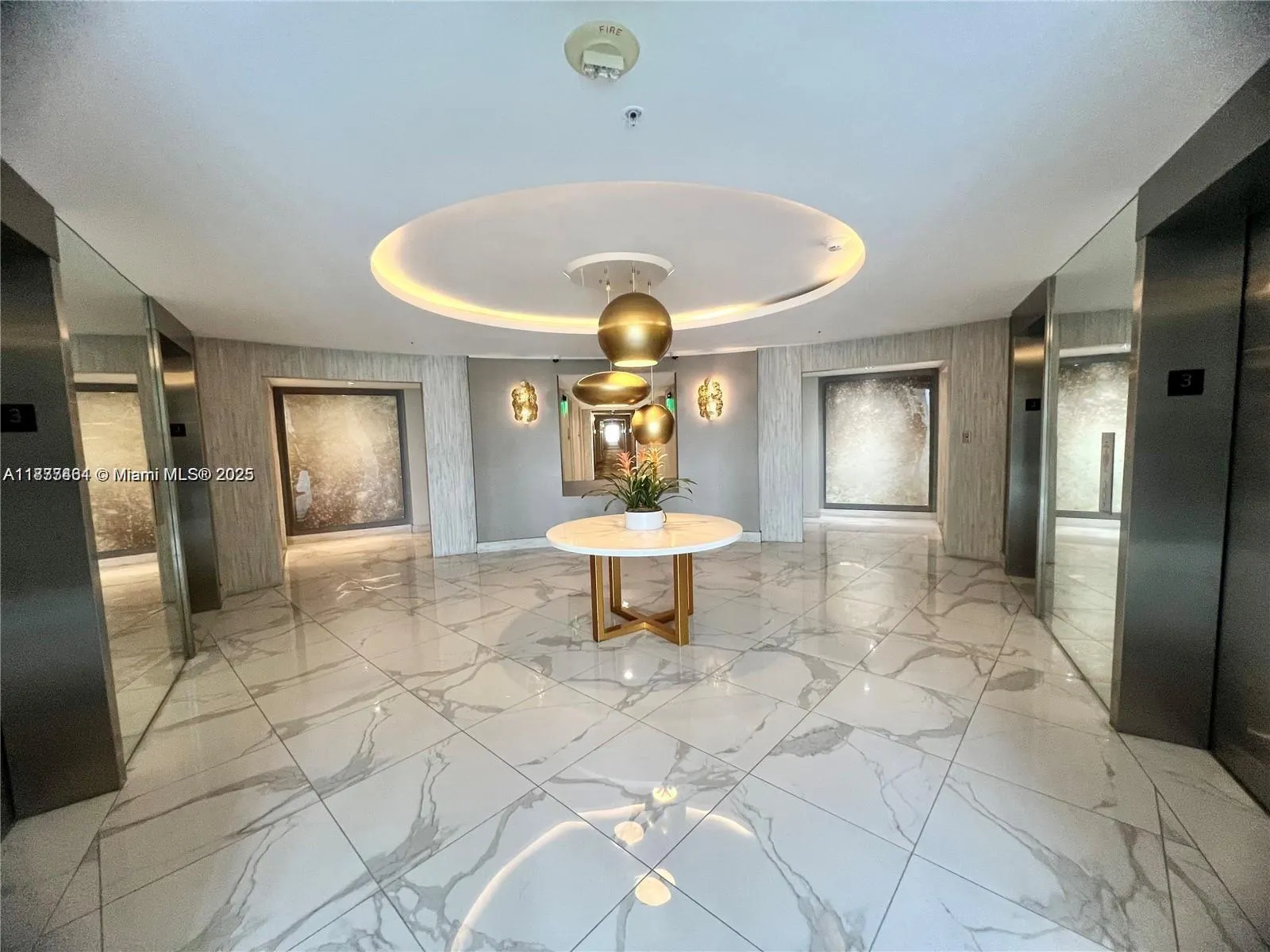 10275 Collins Ave, #323