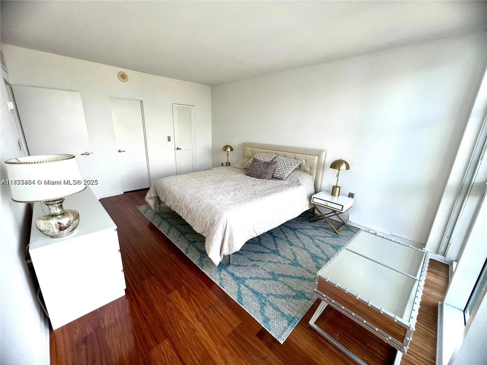 10275 Collins Ave, #323