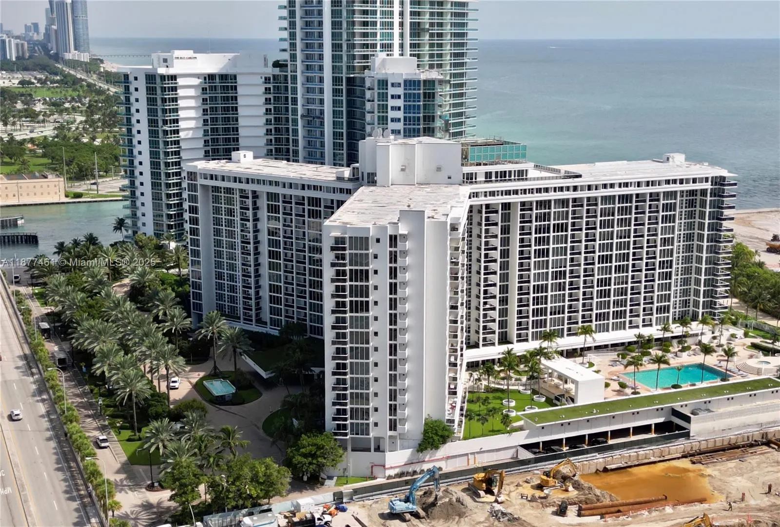 10275 Collins Ave, #323