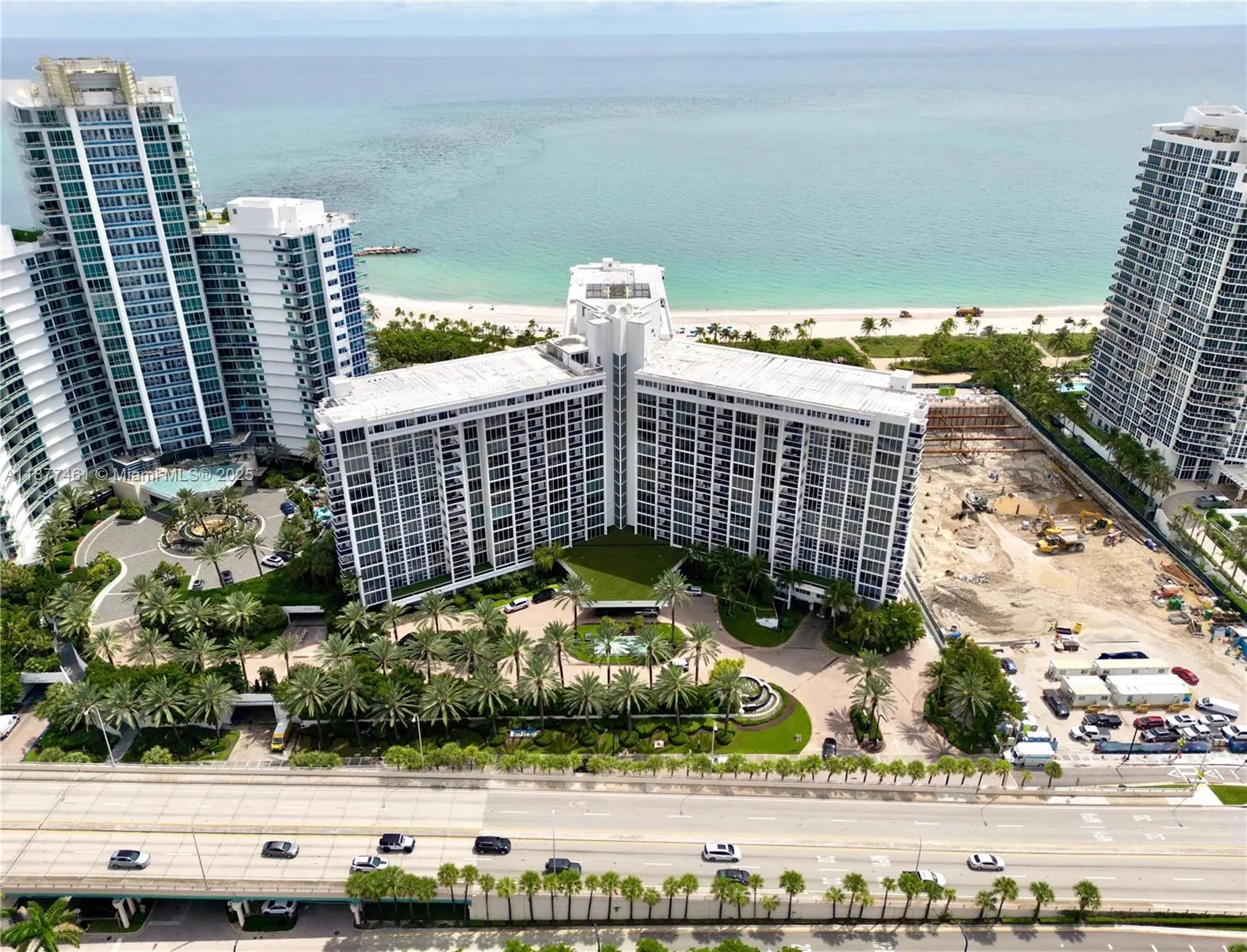 10275 Collins Ave, #323