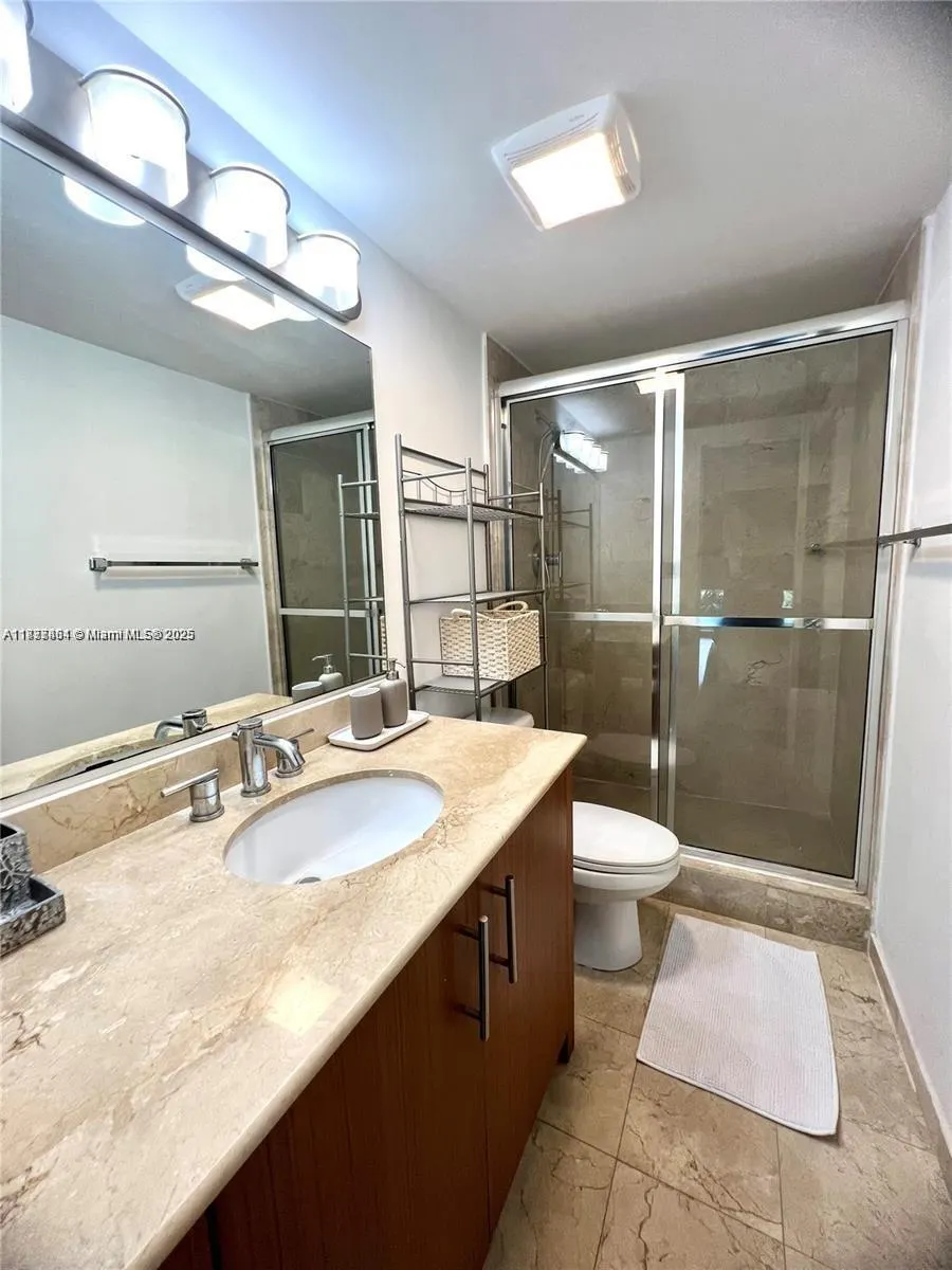 10275 Collins Ave, #323