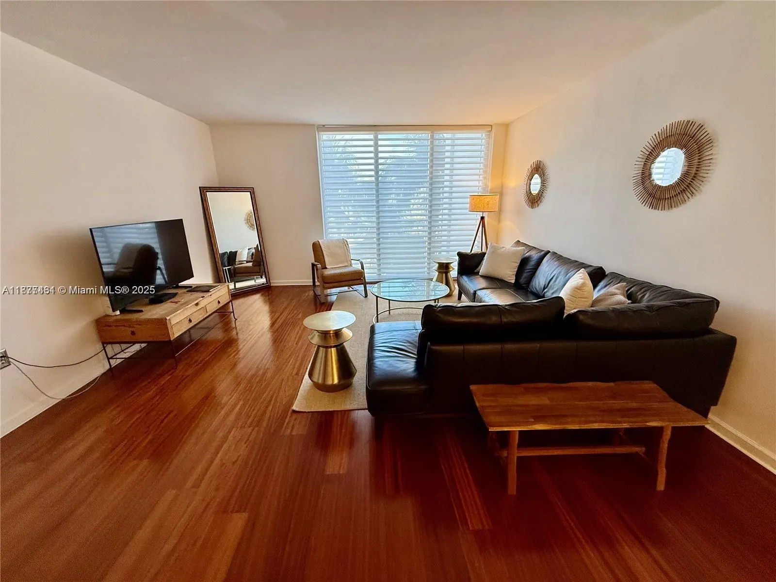 10275 Collins Ave, #323