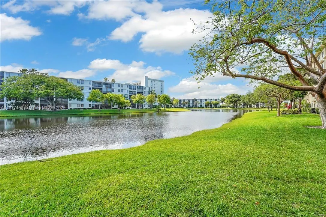 2106 S Cypress Bend Dr, #107