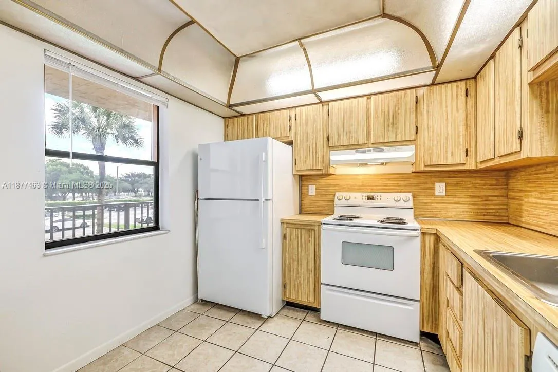 7950 W Mcnab Rd, #208