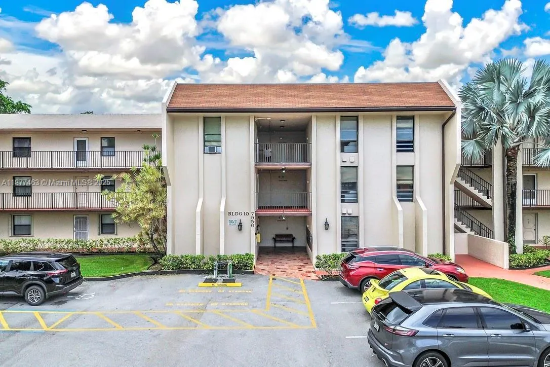 7950 W Mcnab Rd, #208