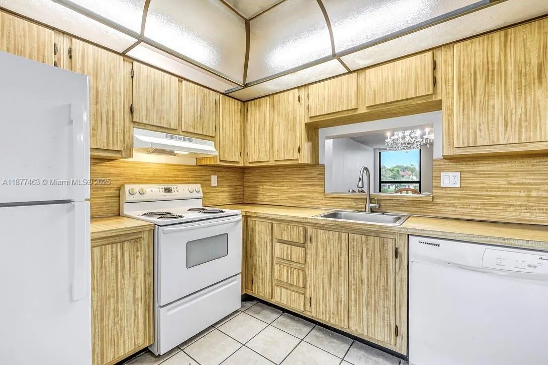 7950 W Mcnab Rd, #208