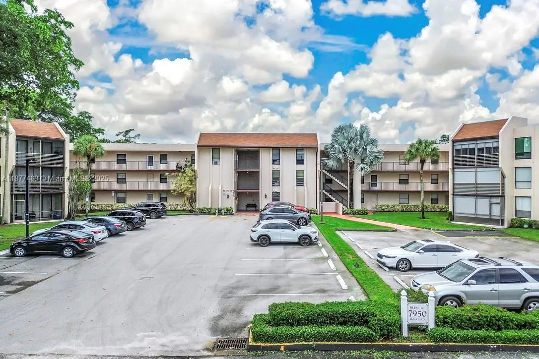 7950 W Mcnab Rd, #208