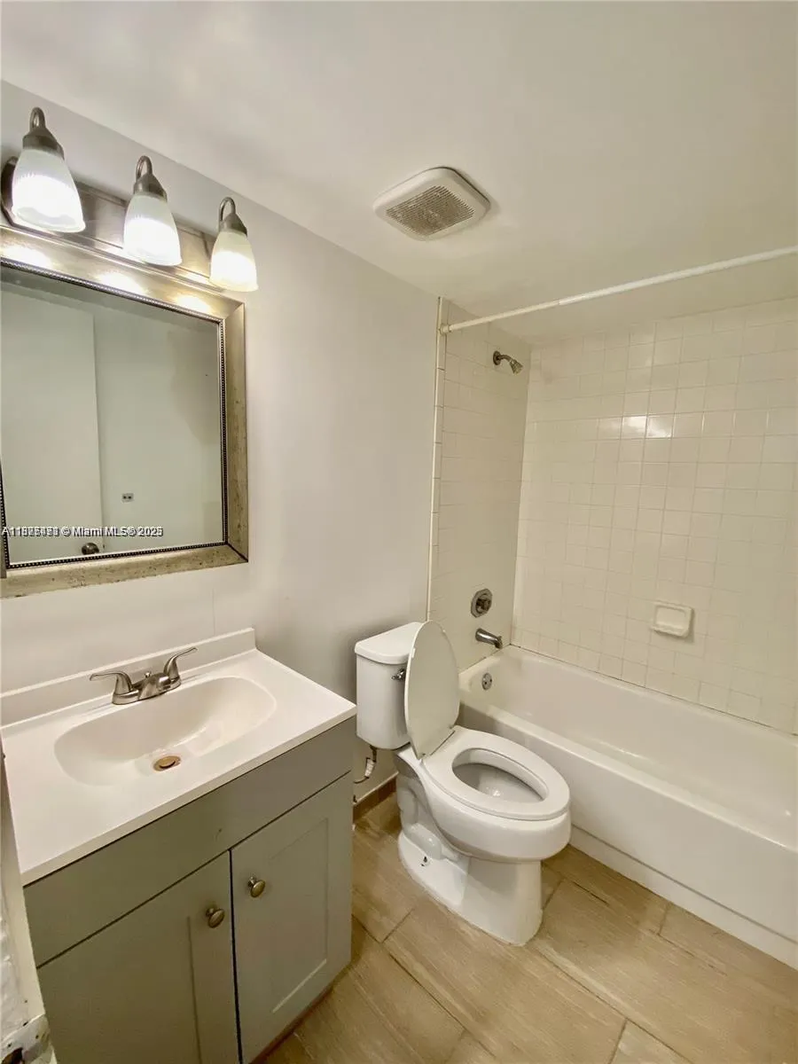 3199 N FOXCROFT RD, #113