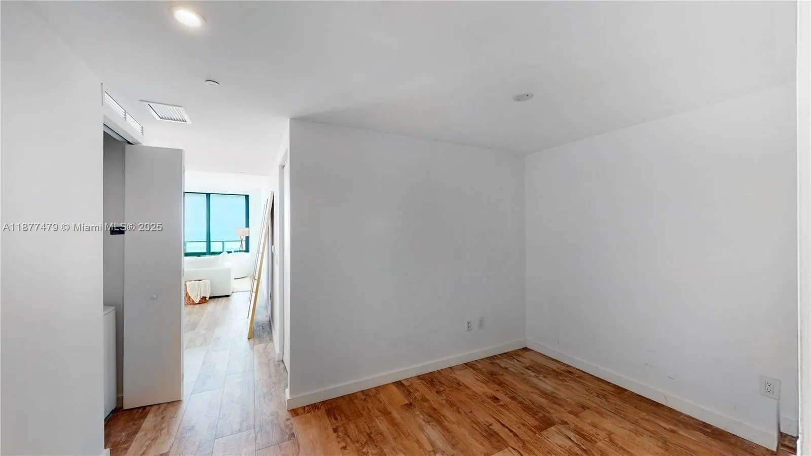 650 NE 32ND ST, #4607