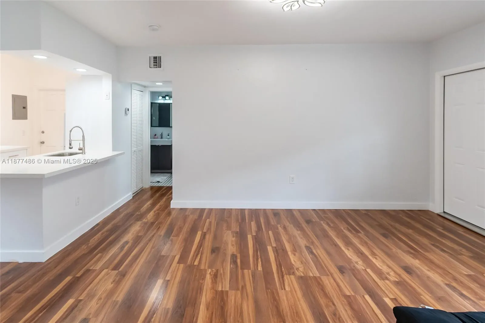 1205 Marseille Dr, #27