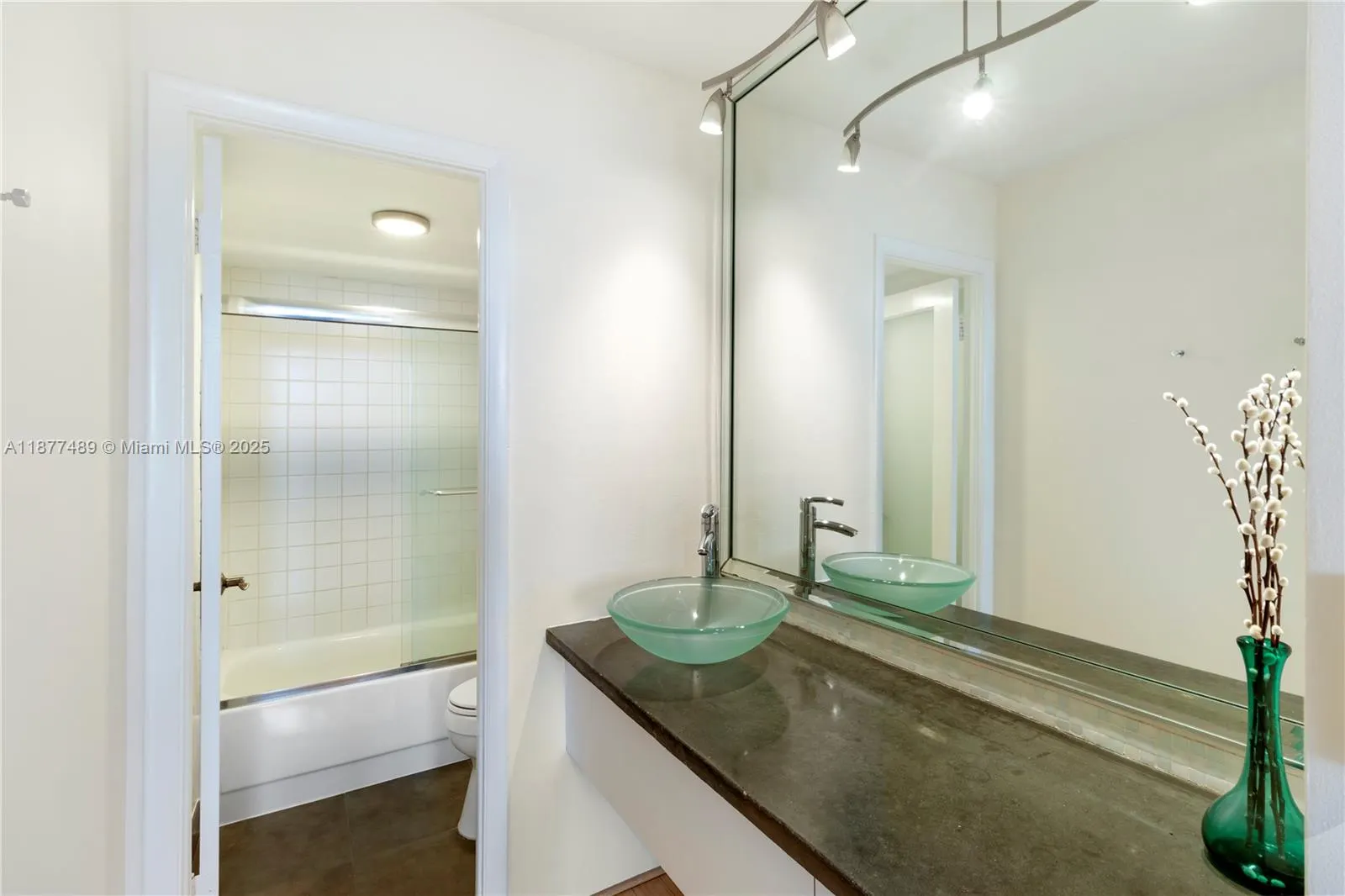 5 Island Ave, #11F