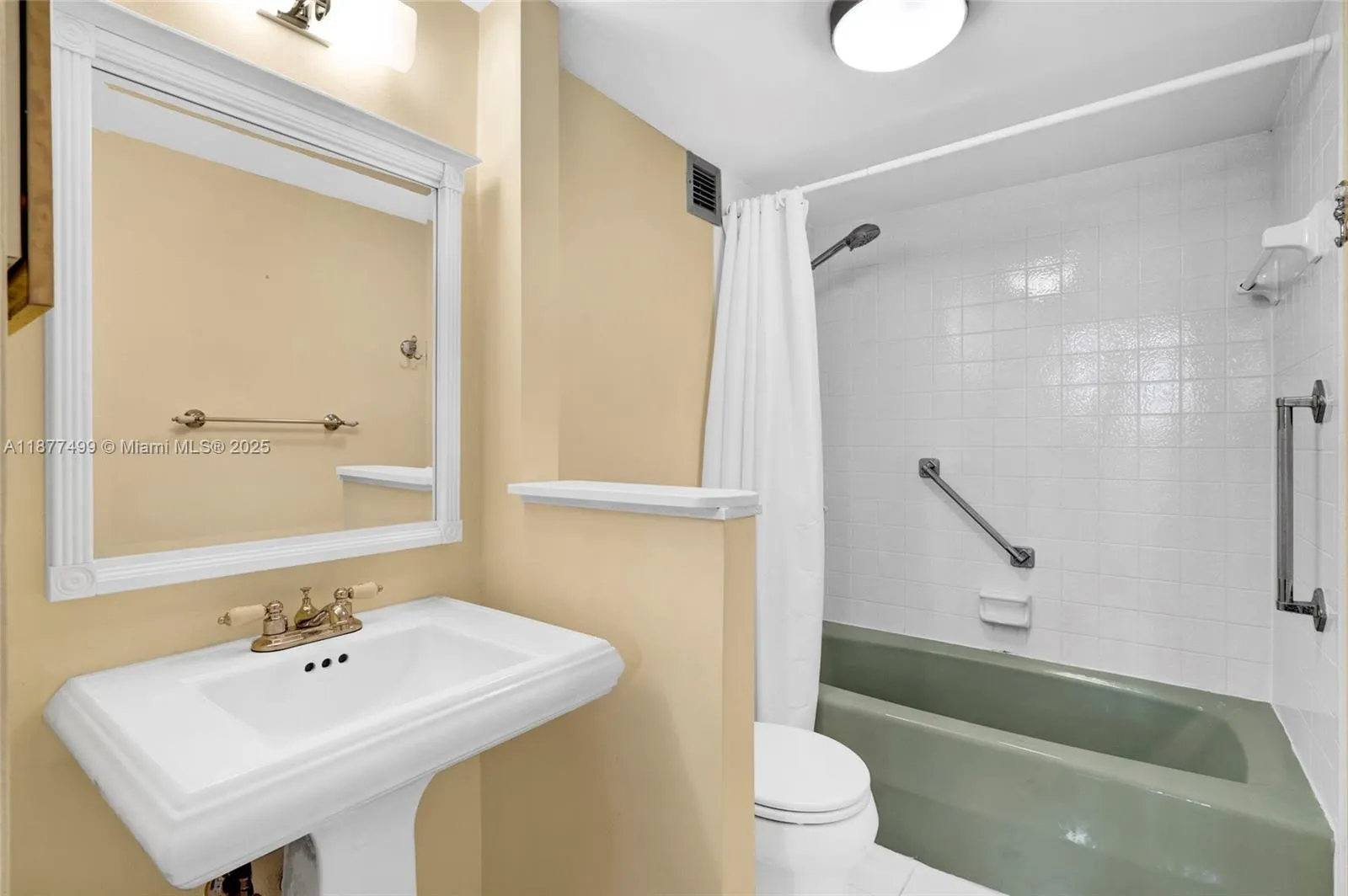 500 Three Islands Blvd, #320