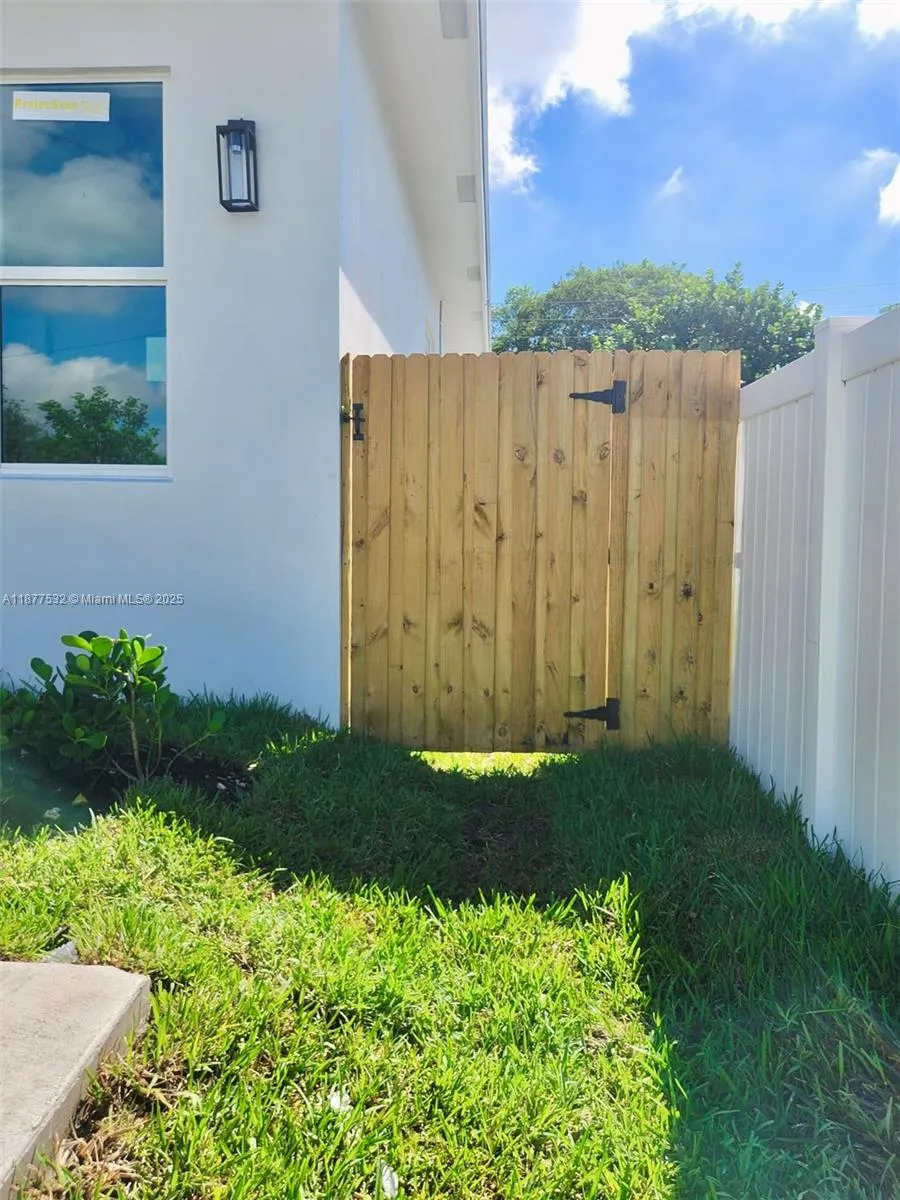 1212 NW 4th Ave