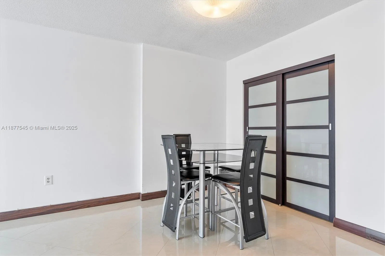 400 Kings Point Dr, #1425