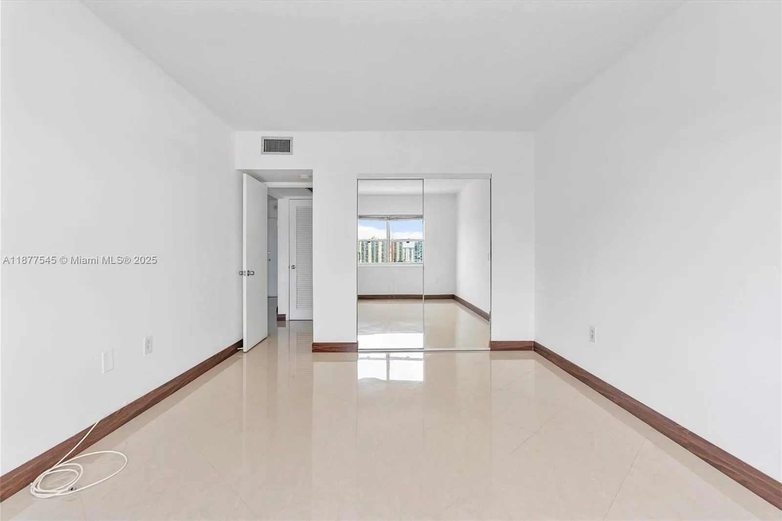 400 Kings Point Dr, #1425